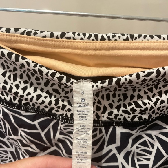 Lululemon Speed-Up Shorts - Picture 3 of 3